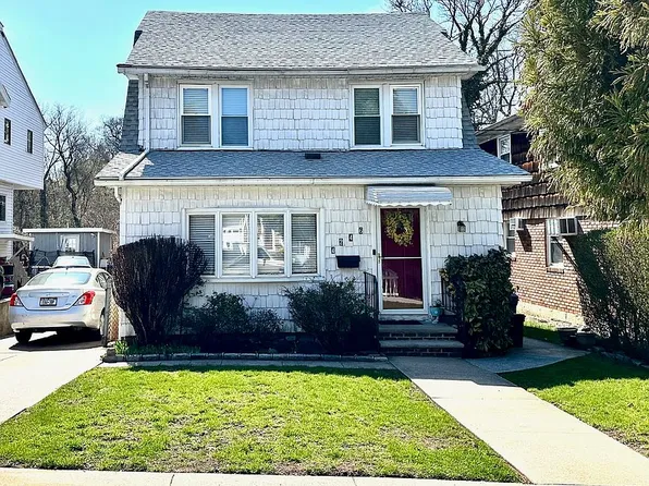 42-46 247th St #Penthouse, Little Neck, NY 11363