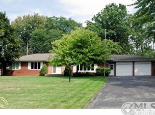 3750 Beach Rd, Troy, MI 48084