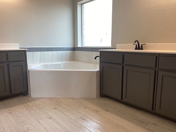 4th image of 1038 Mickelson Dr