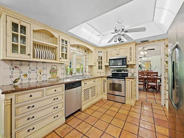 4620 NE 25th Ave — Photo 14