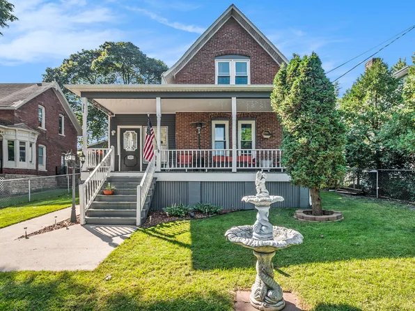 305 5th St, Manistee, MI 49660