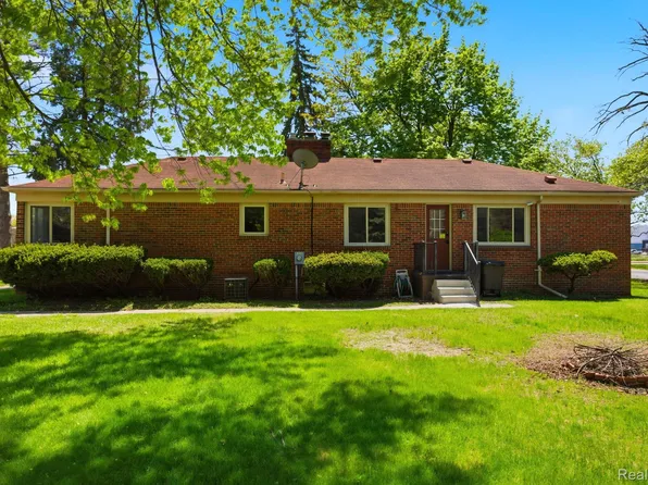 35564 Schoolcraft Rd, Livonia, MI 48150