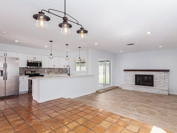3rd image of 5913 S Siesta Ln