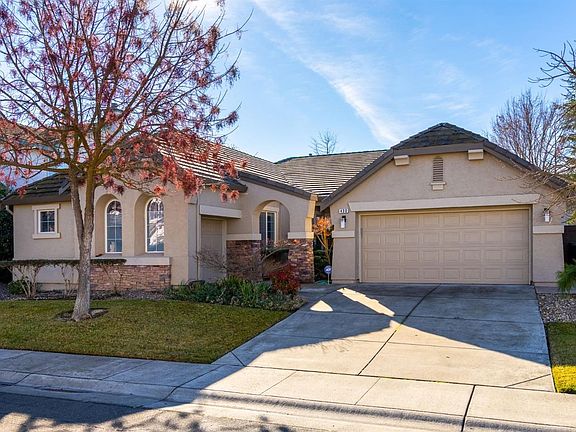 2nd image of 430 Lyman Cir
