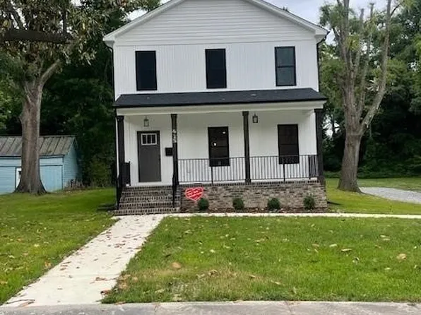 415 Oak St, Blackstone, VA 23824