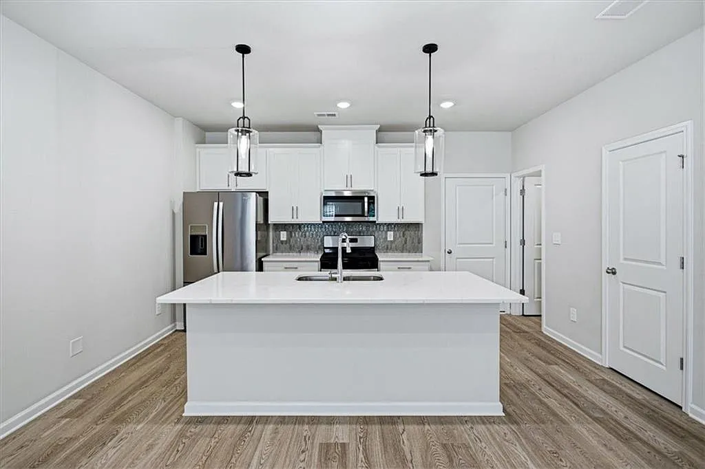 3 bed, 2.5 bath, 1695 sqft, $2,200 — Photo 4