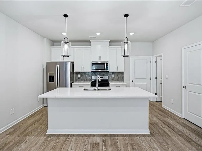 2238 Ashton Dr — Photo 4
