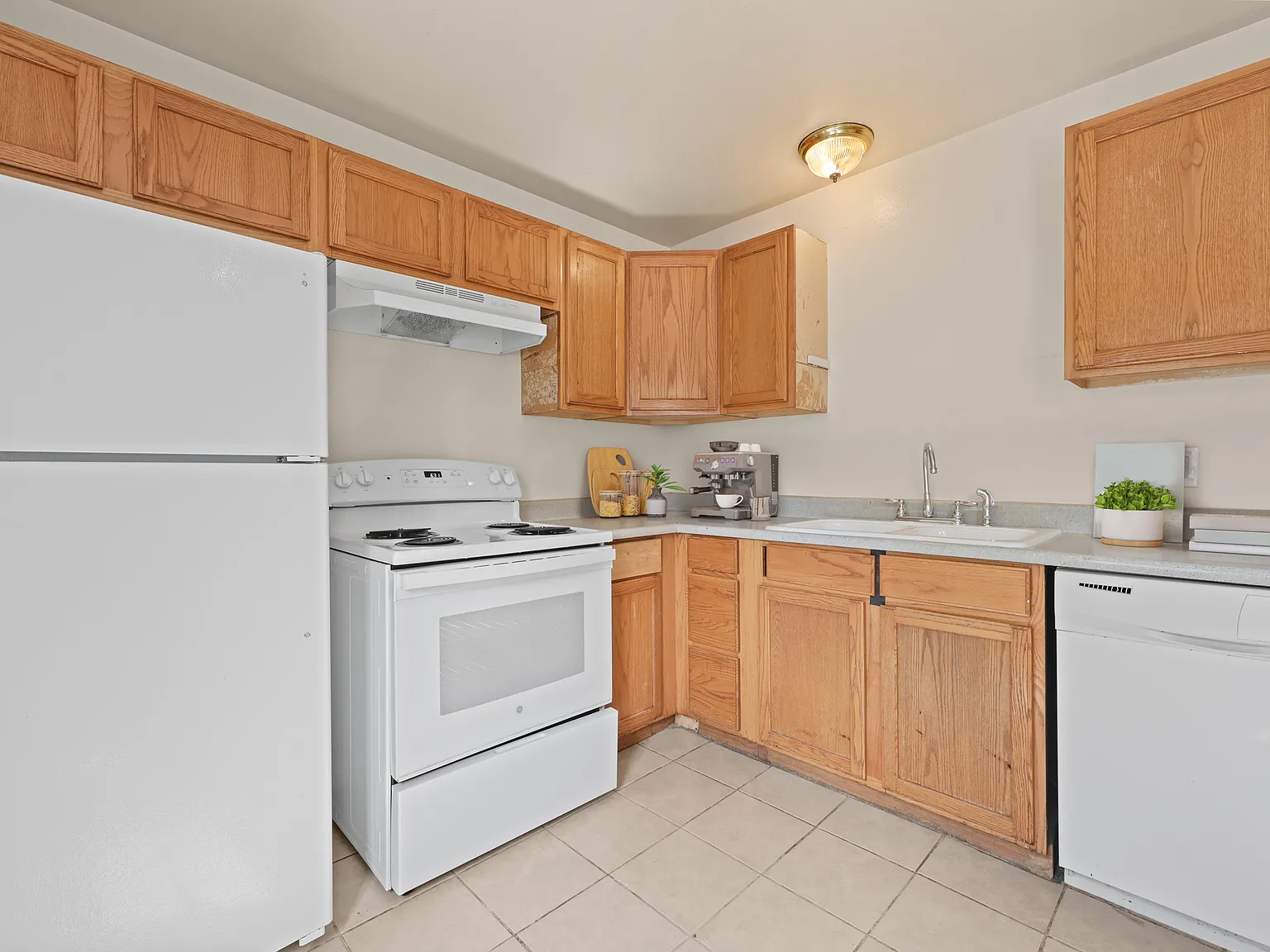 2812 W 66th Pl — Photo 2