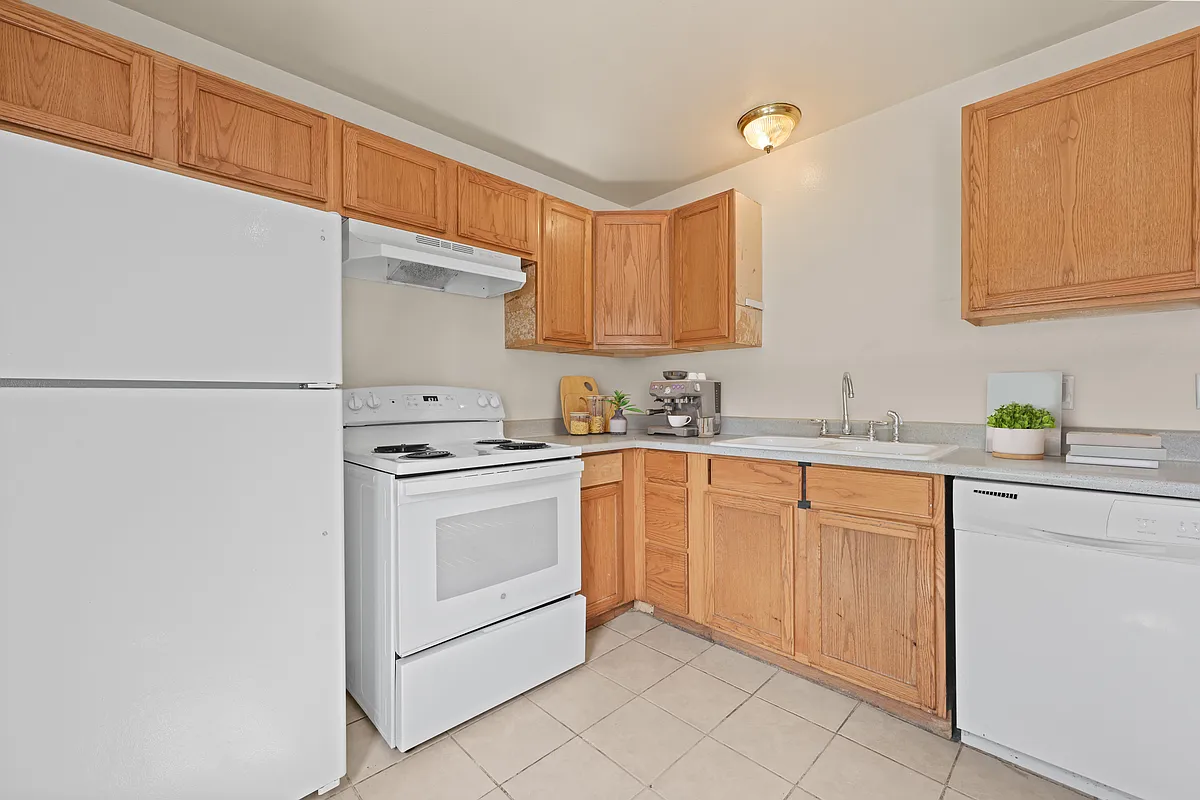 Building Photo - 2812 W 66th Pl