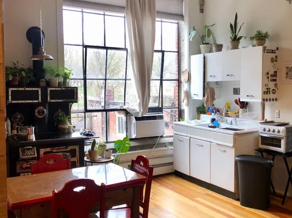 29 Sage St #Rr1, North Bennington, VT 05257