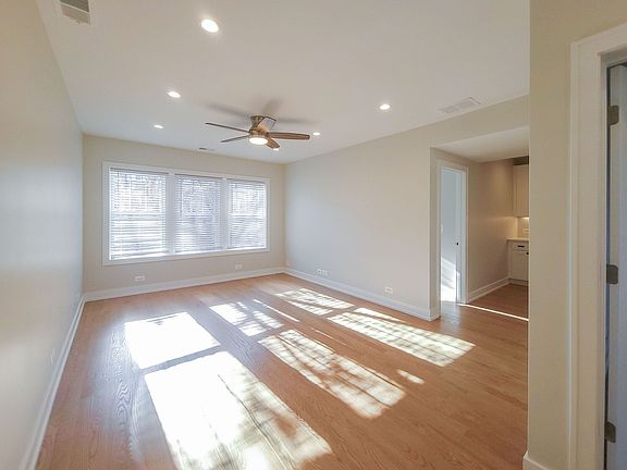 5th image of 4901 N Seeley Ave