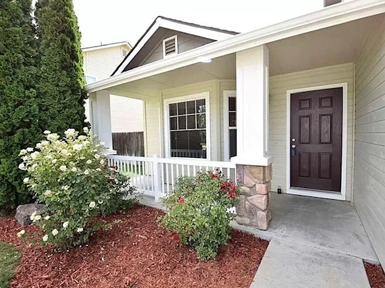 3341 N Maplestone Ave — Photo 2