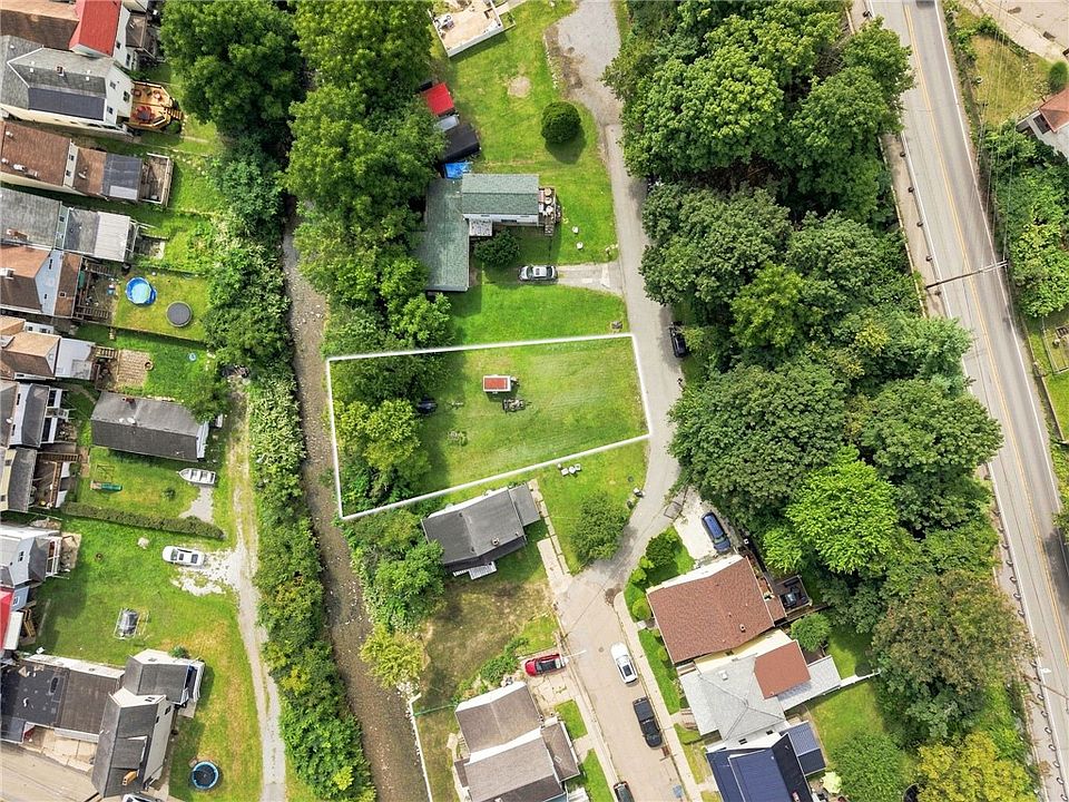 1st image of 223 Lexington Ct