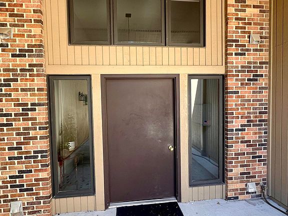 4th image of 220 S Cardinal Dr APT 3