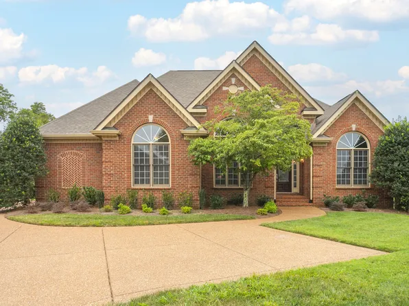 1113 Meadow Bridge Ln, Arrington, TN 37014