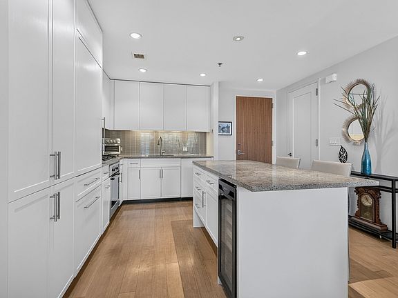 4th image of 580 Washington St #1410