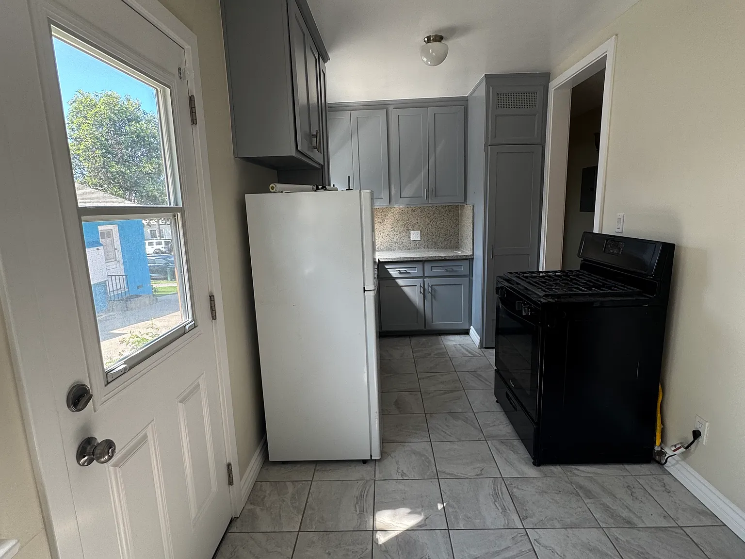 1 bed, 700 sqft, $2,350 — Photo 3