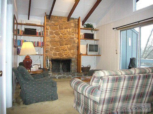 2nd image of 211 Foxgrape Hollow