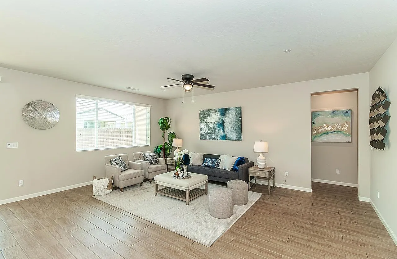 4 bed, 2014 sqft, $2,800 — Photo 3