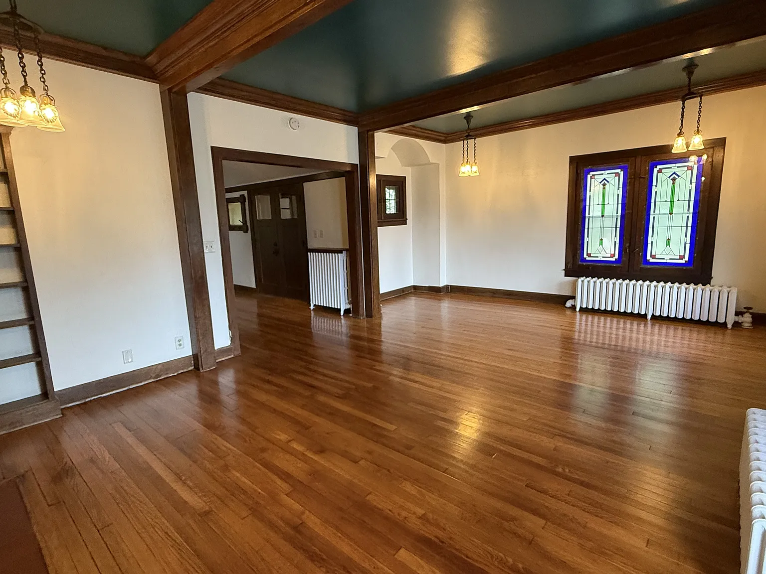 4 bed, 2006 sqft, $3,400 — Photo 2