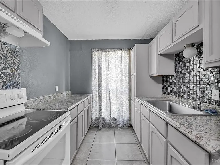 440 W Siesta St — Photo 4