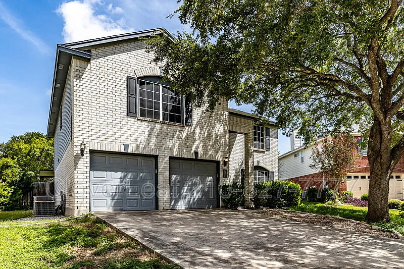 5 bed, 2.5 bath, 2447 sqft, $2,197 — Photo 1