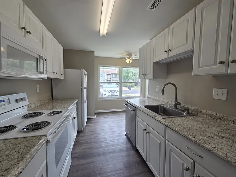 314 Falling Ln — Photo 4