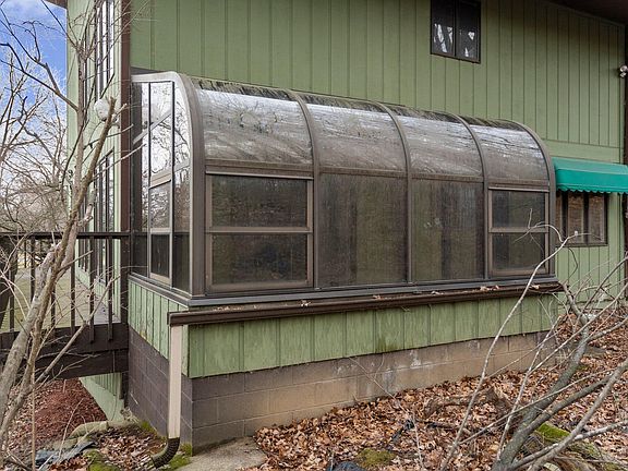 4th image of 351 Tamarack Dr