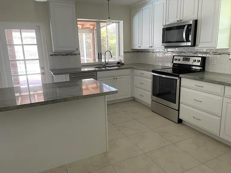 16037 SW 74th Pl — Photo 9