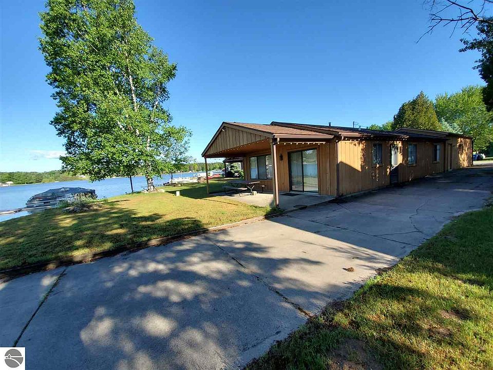 1st image of 9374 Lakeview Dr
