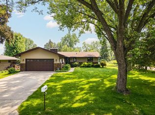 1754 Maple Ln, Roseville, MN 55113