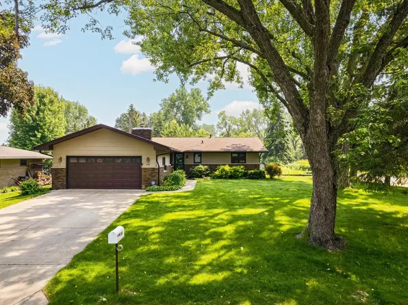 1754 Maple Ln, Roseville, MN 55113