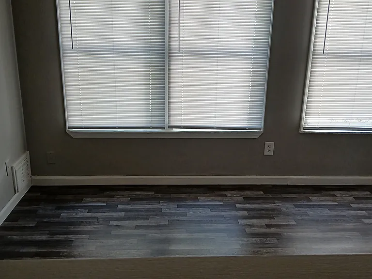 2507 Meadow Dr — Photo 3