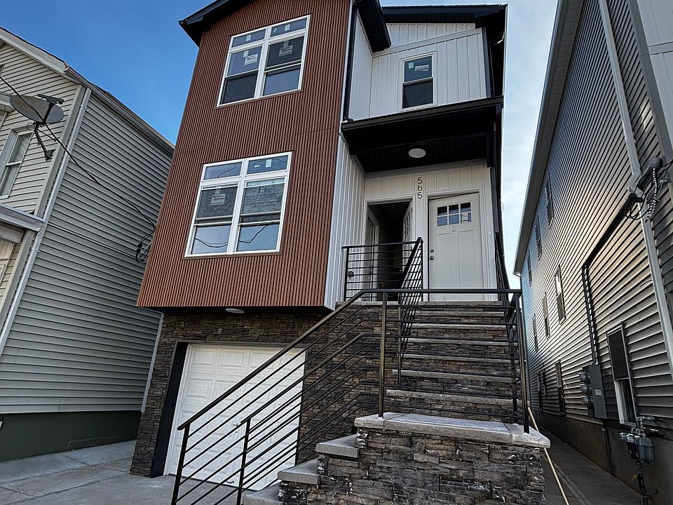 1st image of 565 E 24th St #202