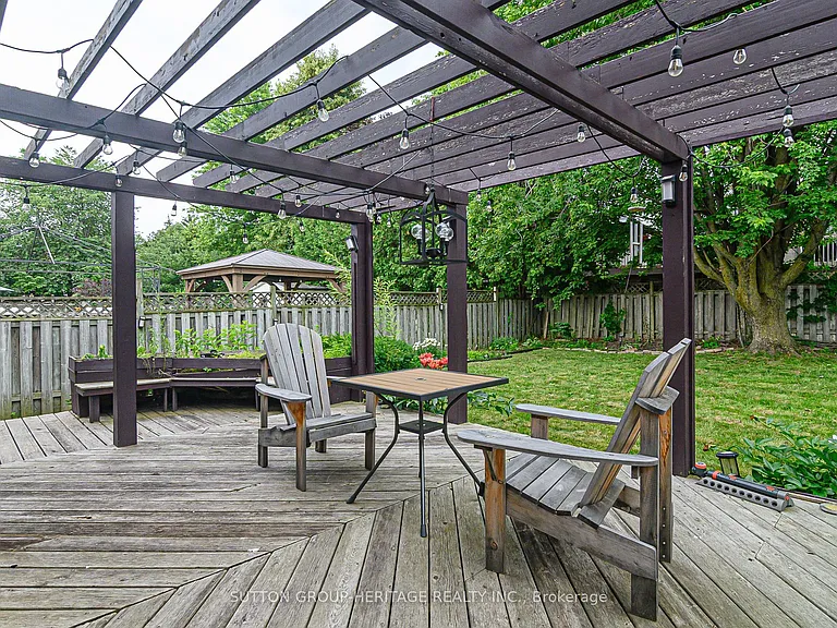 209 Bassett Blvd — Photo 42