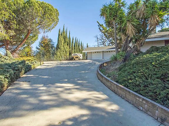 3rd image of 978 Encino Vista Dr