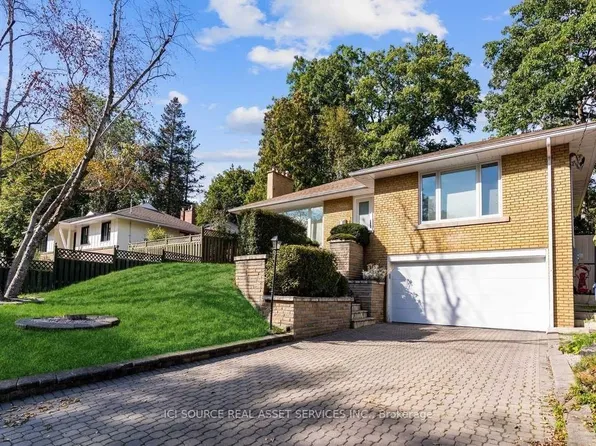 19 Ivy Lea Cres, Toronto, ON M8Y 2B5