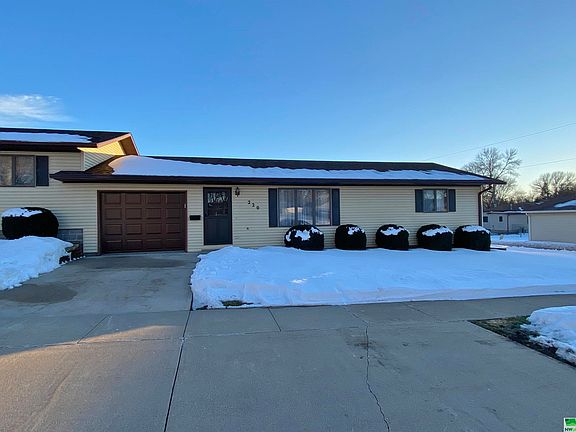 2nd image of 220 5th St SE #2