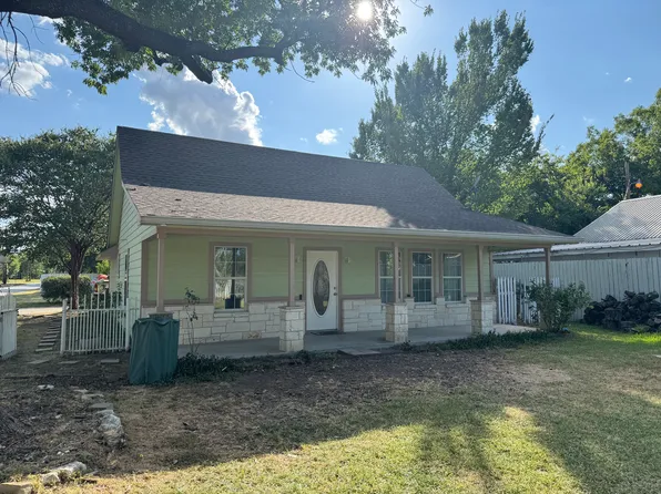 911 SW Main St, Ennis, TX 75119