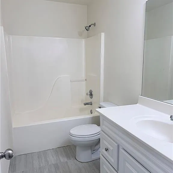 1935 Dilcrest Dr — Photo 11