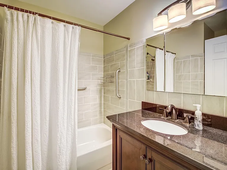 7112 Lake Cove Dr — Photo 42