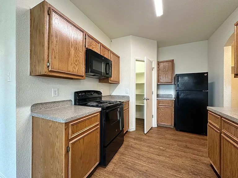 901 Lasso Dr — Photo 34