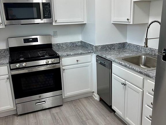 5th image of 1805 William St Unit C9