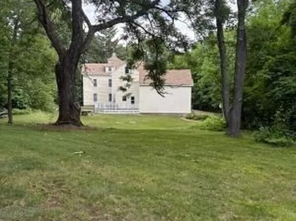 761 Grove St, Worcester, MA 01605