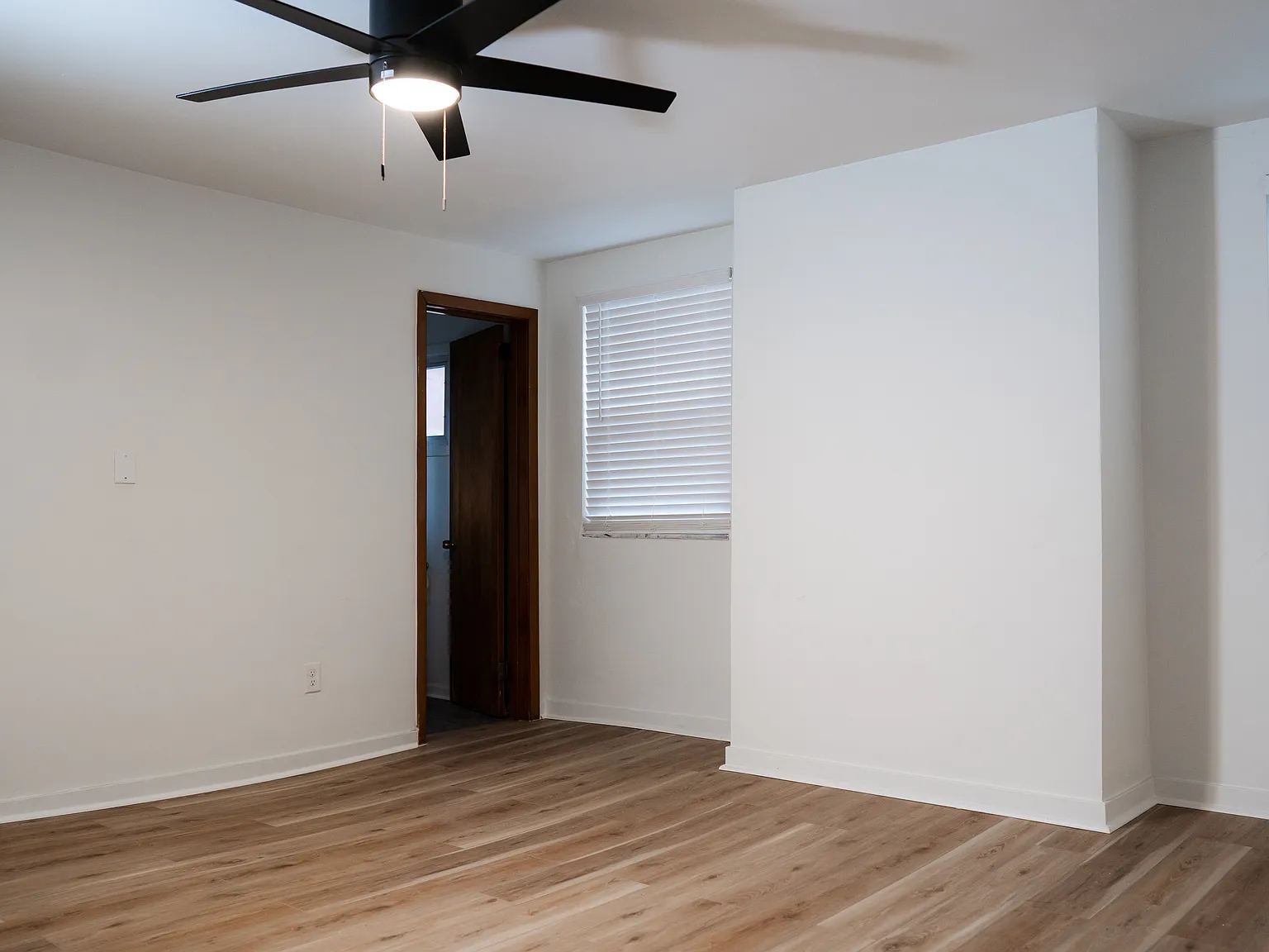 1 bed, 800 sqft, $1,100 — Photo 3