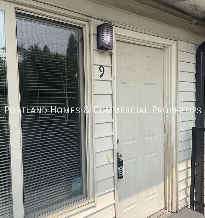 1st image of 3965 SE Gladstone St APT 9