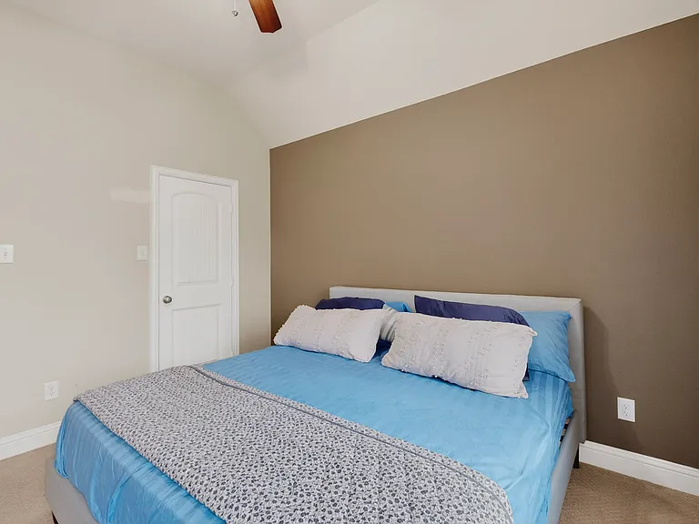 Fifth Bedroom - Upstairs
