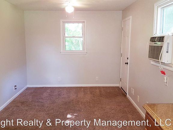2nd image of 305 Locust St #B