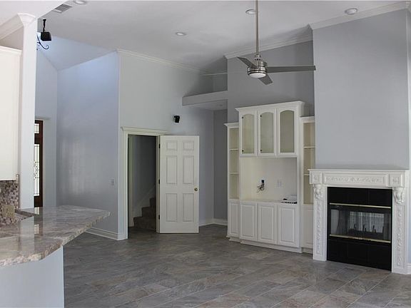 5th image of 75 Woodcreek Dr