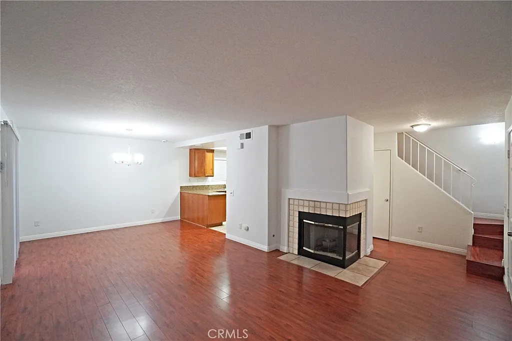3 bed, 2.5 bath, 1132 sqft, $2,800 — Photo 3